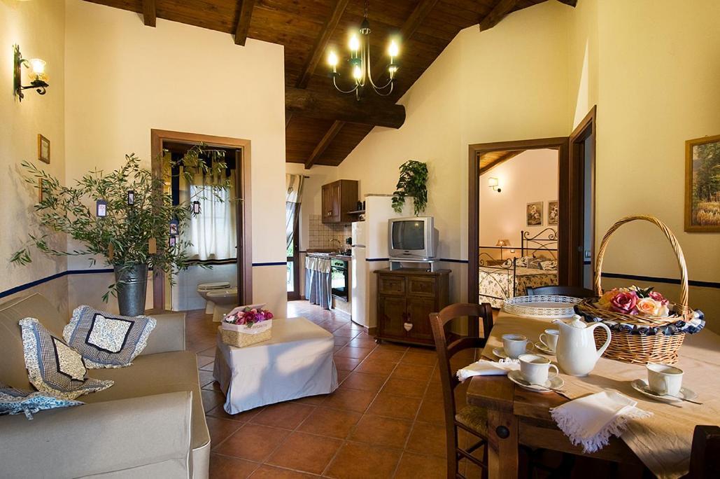 Agriturismo Poggio Di Maremma Pescia Romana Bagian luar foto